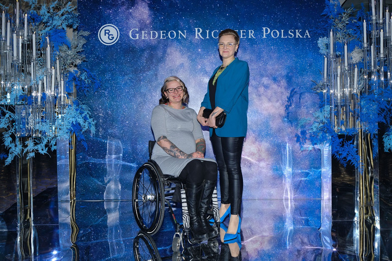 Izabela Sopalska-Rybak (od lewej) z osobą towarzyszącą, założycielka i prezeska Fundacji Kulawa Warszawa