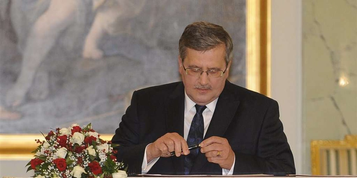 Komorowski w Chinach. Złożył kondolencje w ambasadzie Czech