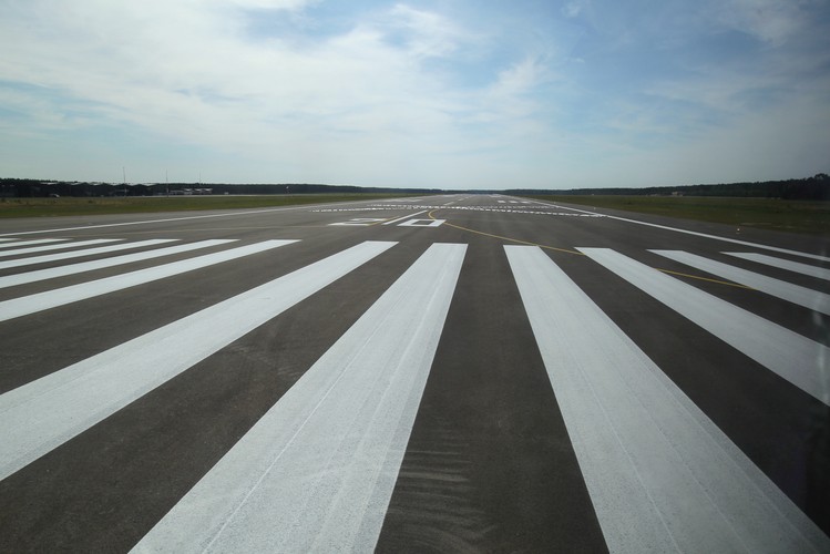 Droga startowa w nowym porcie lotniczym Olsztyn-Mazury<br><br>(tw/ukit) PAP/Tomasz Waszczuk