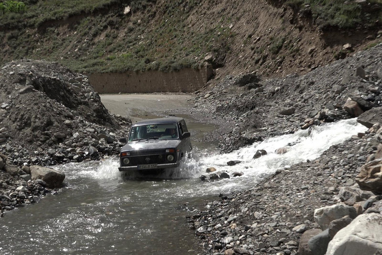 W Pakistanie Margot Flügel-Anhalt wielokrotnie miała do czynienia z zalanymi drogami