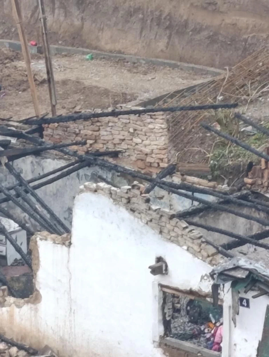 Krov kuće je potpuno izgoreo