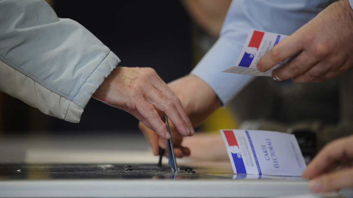 Od rana trwa druga tura wyborów prezydenckich we Francji. Do godz. 17 frekwencja wyniosła 71,96 proc. i była wyższa niż w pierwszej turze tych wyborów o tej samej porze - poinformowało ministerstwo spraw wewnętrznych.
