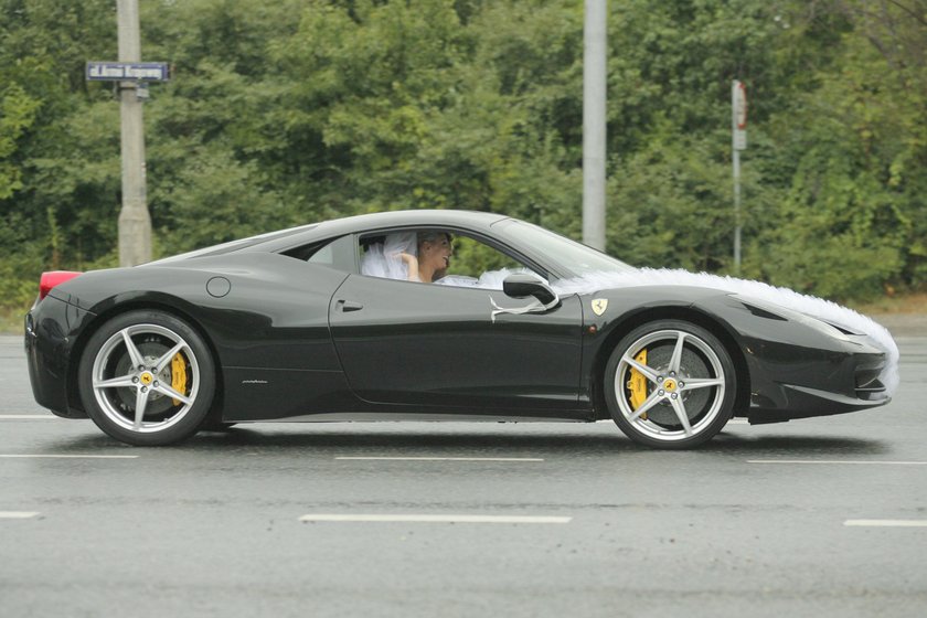 Joanna Liszowska w swoim czarnym porsche