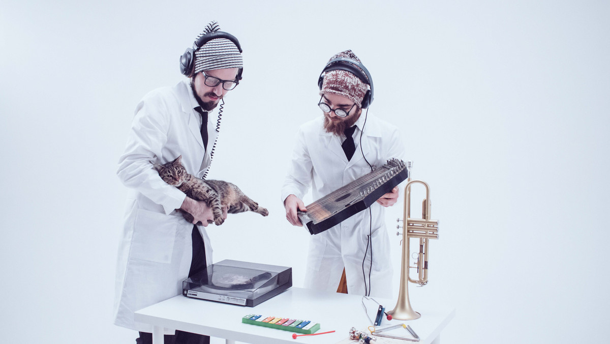 Krakowski duet Smoking Barrelz wypuścił teledysk do pierwszego singla promującego ich nadchodzący drugi album "Smugi • Graffiti • Papier • i • Dym".