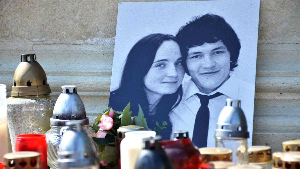 Jan Kuciak, Martina Kusnirova, candles, commemorates murdered reporter