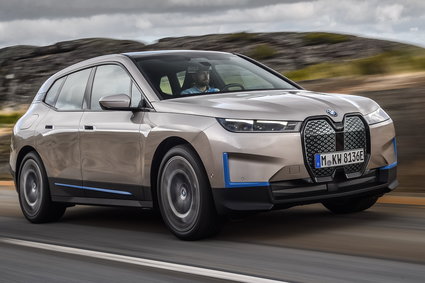 BMW Vision iNext staje się modelem iX. Inteligentne e-auto przyszłości wejdzie do produkcji w 2021 roku