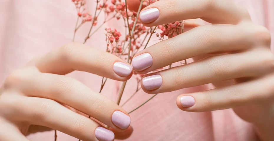 Pięć największych trendów w manicure na lato 2021