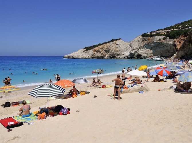 Srpkinja slikala turiste na plaži u Grčkoj i zbog onog što su poneli sa sobom pljušte pretnje