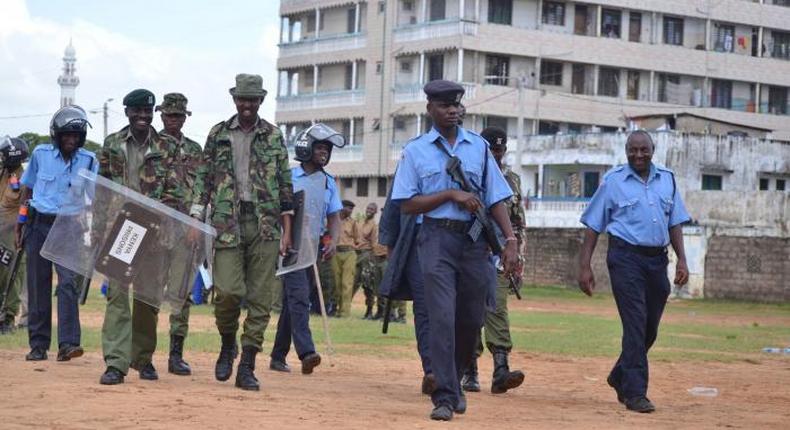 Police thwart demonstrations to protest Uhuru’s directive near the venue of Mashujaa day celebrations in Mombasa