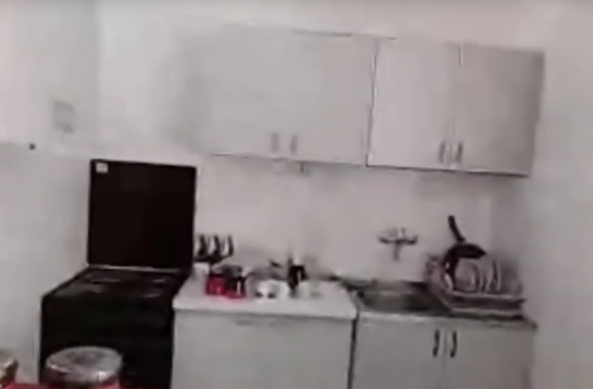 Kuhinja je kompletno opremljena, a radnicima je hrana obezbeđena