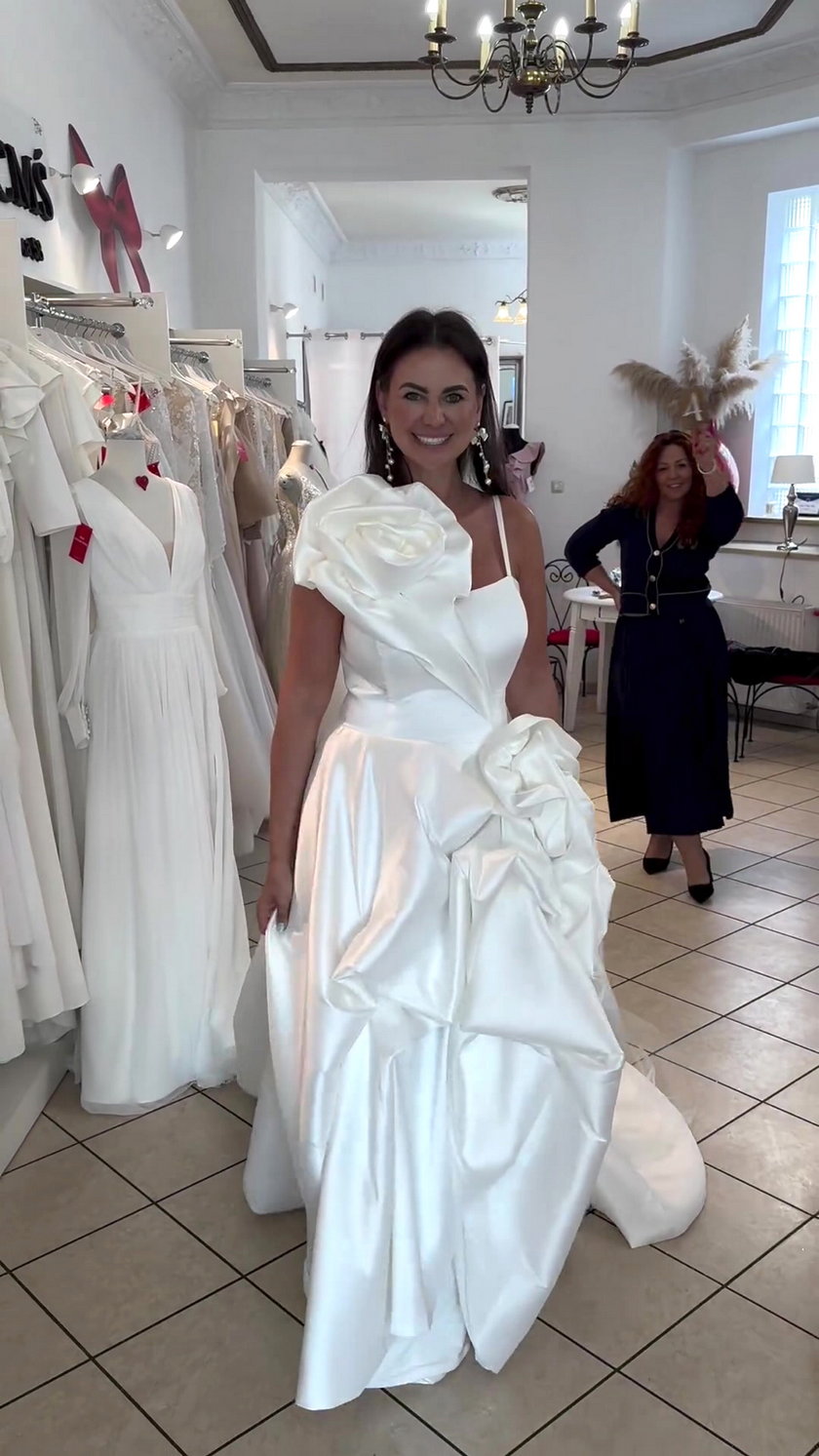 Maja Rutkowski w luksusowej sukni ślubnej.
