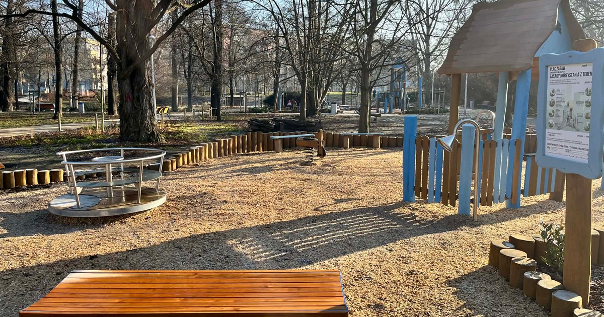 Zieleniec, Park Uśmiechu, pomost. Wrocław się szykuje na nadejście wiosny