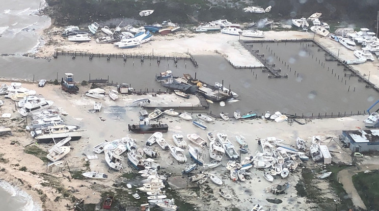 A Dorian hurrikán óriási károkat okozott, több halálos áldozatot követelt, rengeteg ember tűnt el / Fotó: Northfoto