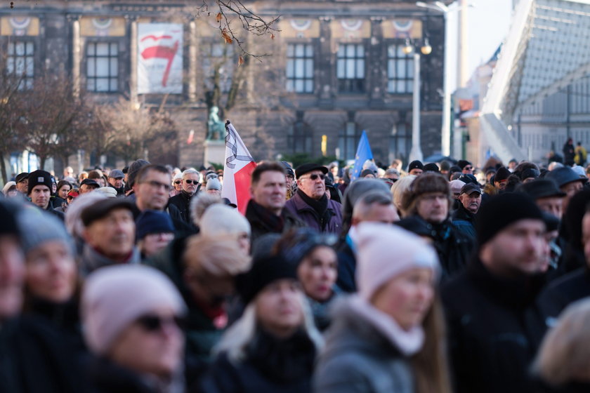 Tłumy Polaków w całym kraju żegnały prezydenta