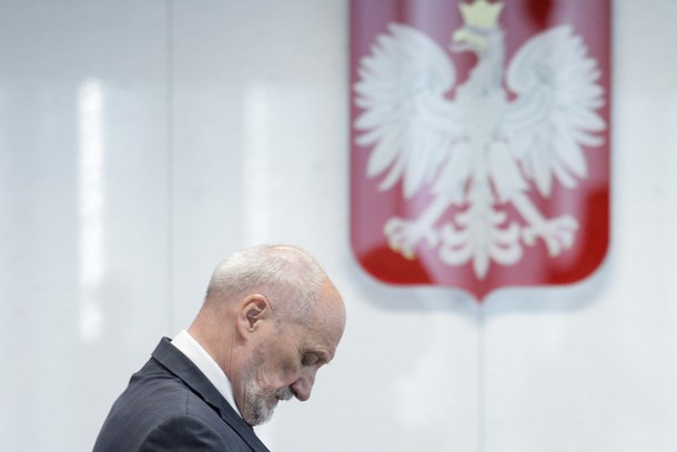 Antoni Macierewicz na posiedzeniu sejmowej komisji obrony narodowej poświęconemu działalności podkomisji smoleńskiej, lipiec 2020 r.