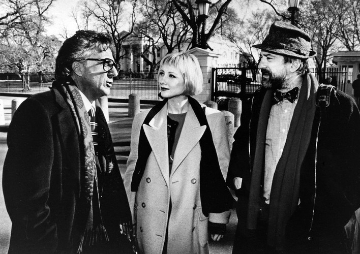 Dustin Hoffman, Anne Heche i Robert De Niro w filmie 'Fakty i akty'