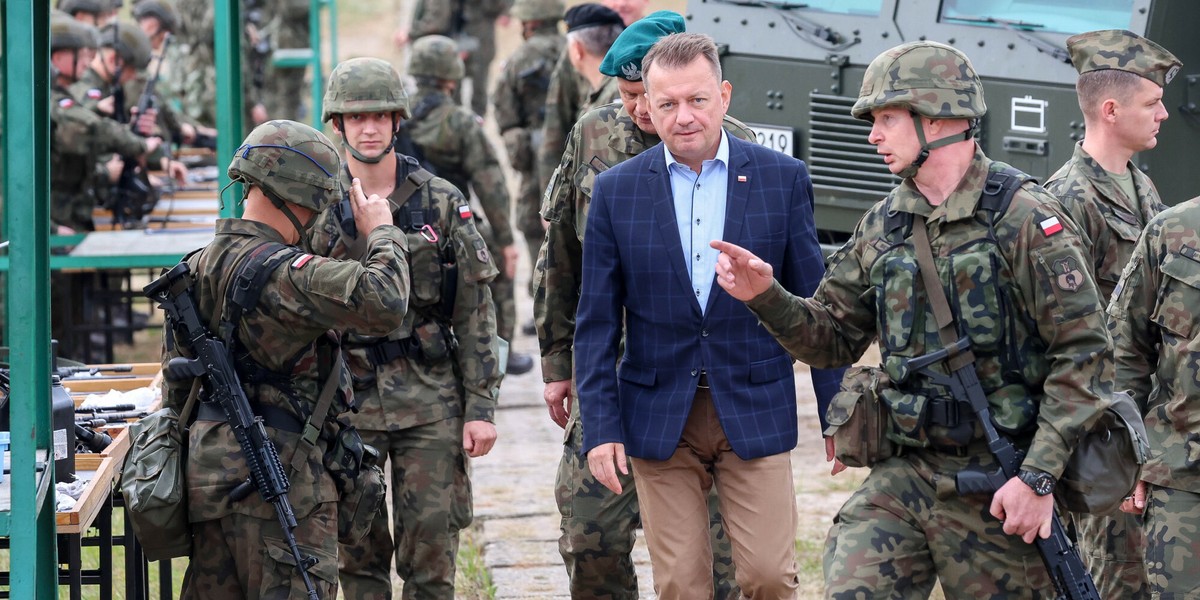 Mariusz Błaszczak na odchodne dał dodatki żołnierzom