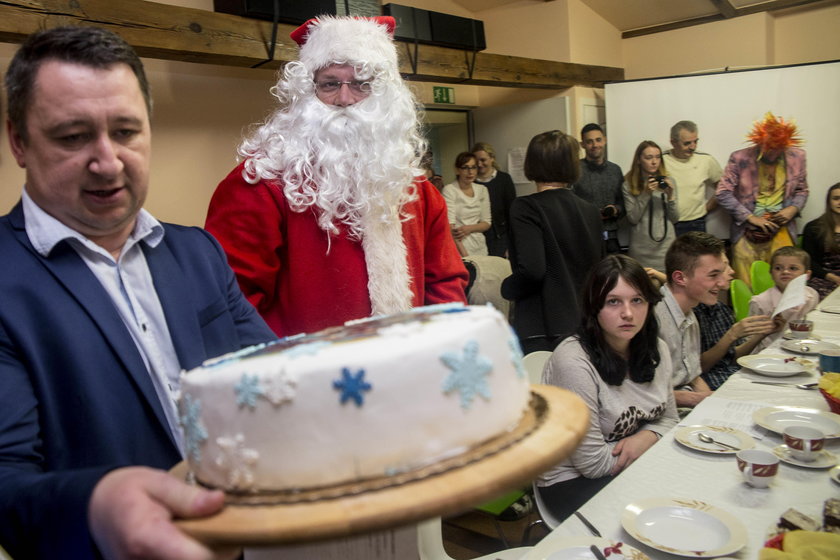 Maluchy dostały pyszny tort