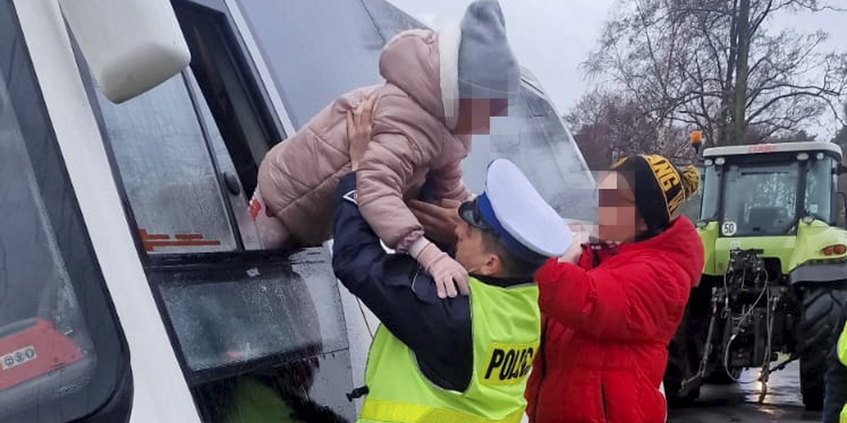 Wypadek autobusu z dziećmi pod Ostrzeszowem.