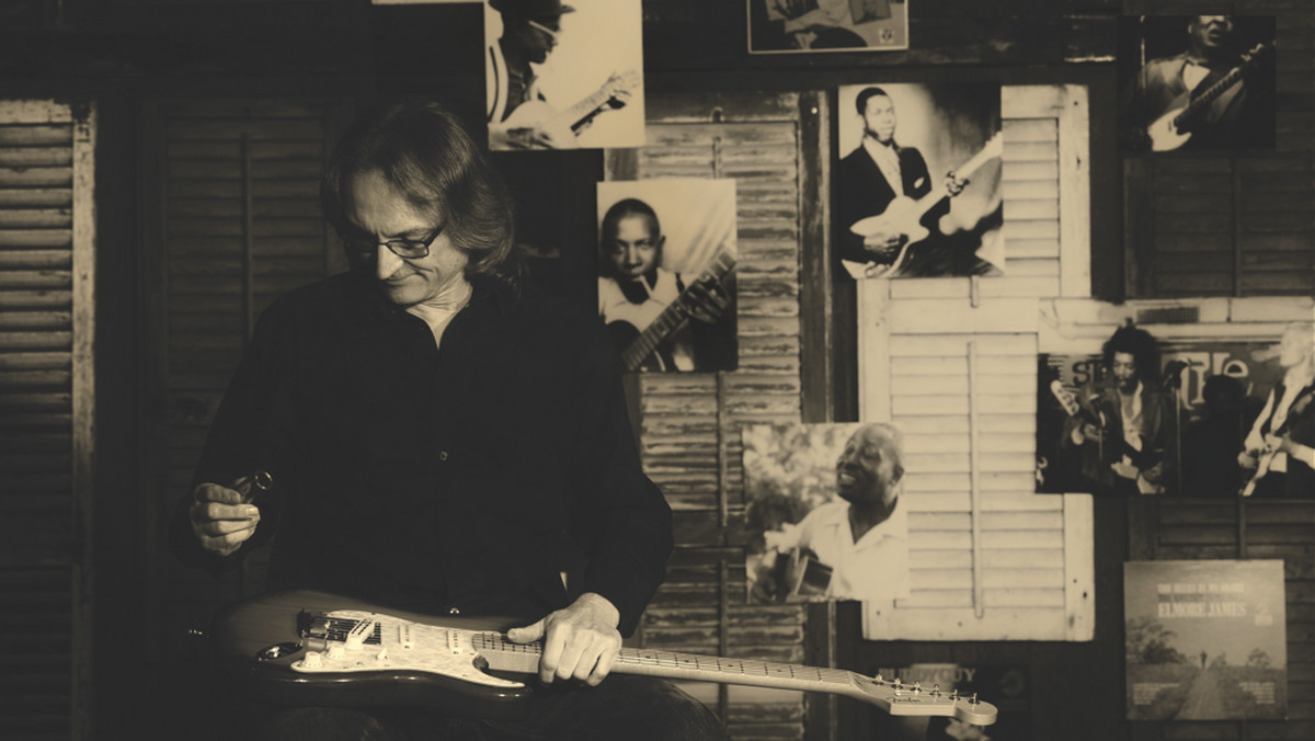 Sonny Landreth, wirtuoz gitary, mistrz techniki slide 30 czerwca wydaje nową płytę – podwójny album koncertowy, dokumentujący występy w Lafayette, miejscu w którym Landreth spędził kawał swojego życia. „Recorded Live in Lafayette" to wspaniała wizytówka artysty, który ma na swoim koncie współpracę z takimi tuzami, jak Eric Clapton i Mark Knopfler. A już we wrześniu, będzie okazja by posłuchać go na żywo i poznać tajniki muzycznego warsztatu. Sonny Landreth będzie jedną z gwiazd 37. Rawa Blues Festivalu. Oprócz koncertu spotka się również z fanami na dwóch gitarowych klinikach. Przed festiwalem, Sonny w wywidzie opowiedział o swojej płycie, kolekcji gitar i współpracy z Ericiem Claptonem.