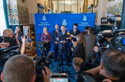 Prezydent Krakowa Łukasz Gibała likwiduje sześć departamentów. Miasto zaoszczędzi 2,3 mln zł rocznie