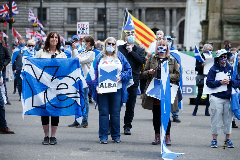 Pristalice nezavisnosti Škotske u Glazgovu u maju