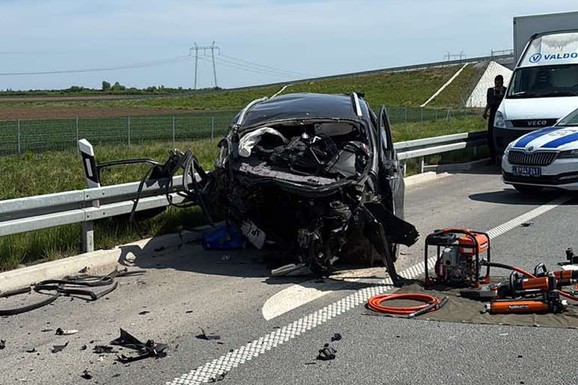 STRADALI MOMAK I DEVOJKA KORISTILI USLUGE VOŽNJE Novi detalji stravične nesreće u Rumi: "Ford" se zakucao u "golf" brzinom od 130 NA SAT u kontra smeru