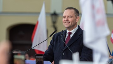 Większość Polaków chce podpisu pod ustawą SAFE. Prezydent w trudnym położeniu