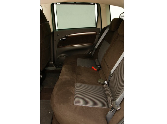 Croma to powrót Fiata do ligi passata i mondeo, w której notabene nigdy nie udało się zabłysnąć producentowi znanemu z fenomenalnych aut miejskich. Niestety i w tym przypadku włoska koncepcja limuzyny nie przypadła do gustu klientom. Sprawdzamy, w czym tkwi problem...