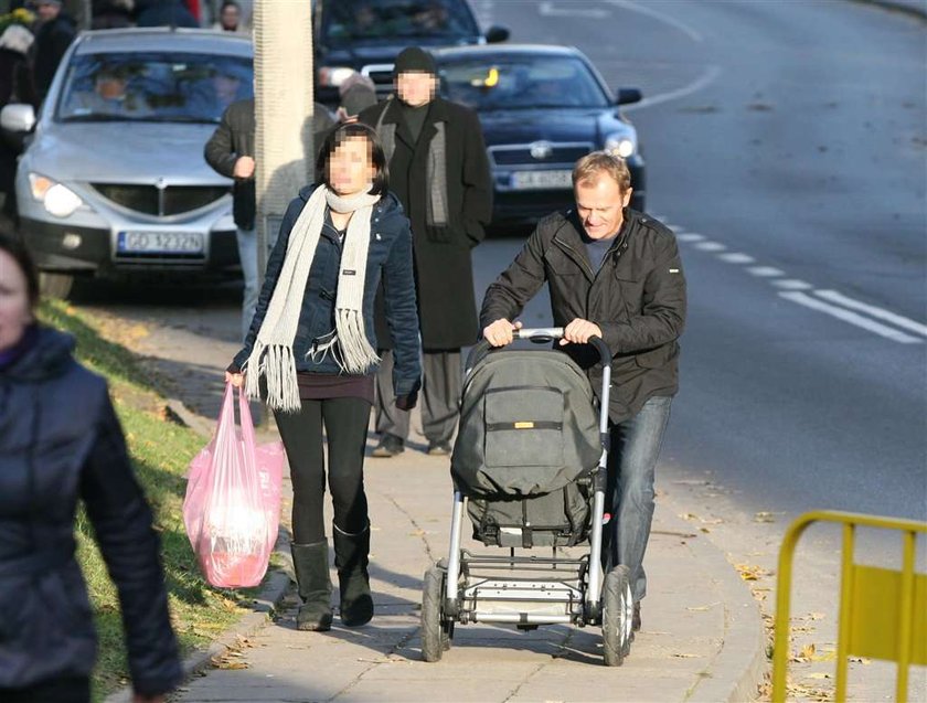 premier, Donald Tusk, Małgorzata Tusk, cmentarz, grób, matka, znicz