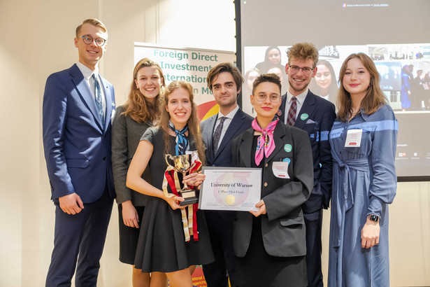Studenci prawa z UW wygrali globalny konkurs z prawa międzynarodowego