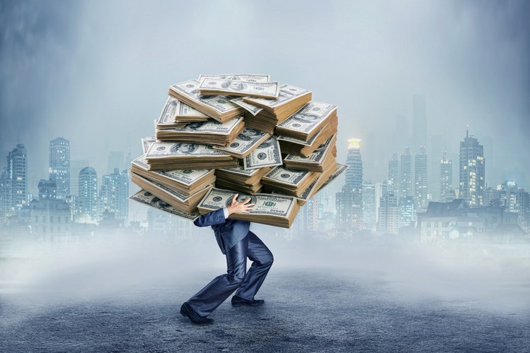 There Are No Jobs On a Dead Planet<br><br>
Tu decydujący jest czynnik środowiskowy – zmiana klimatu i wynikający z niej scenariusz: jak na rynek pracy wpłynie przejście na gospodarkę niskoemisyjną. Jeśli od węgla nie odejdziemy scenariusz może być znacznie bardziej niebezpieczny – zero pracy skoro planeta umarła.

Oprócz wyników samego badania i analizy przeprowadzonej przez autorkę interesujące są w tym materiale przykłady pokazujące, że już teraz zaczynają się zacierać stereotypy dotyczące pracy. Z tym, że to, co dziś często jest wyjątkiem potwierdzającym regułę w niedalekiej przyszłości stanie się zapewne nową zasadą rynku pracy.