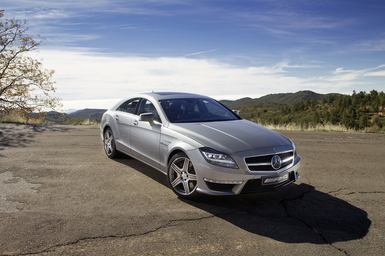 Mercedes CLS63 AMG ma rozdwojoną jaźń i świetnie wychodzi na zdjęciach