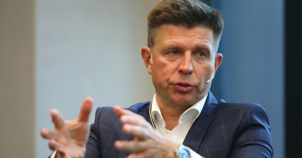 Petru vysvětluje, co znamená „bohatý“.  „2,5 tisíce na osobu v rodině“