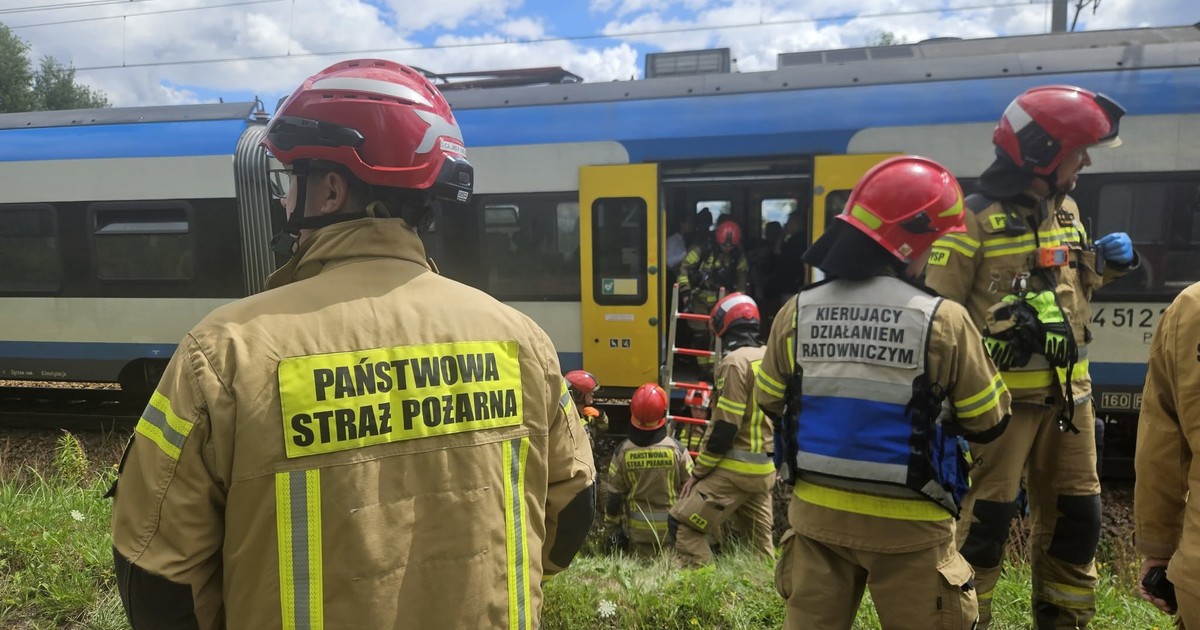 Chwile grozy wśród pasażerów pociągu. Służby musiały ewakuować ponad 100 osób
