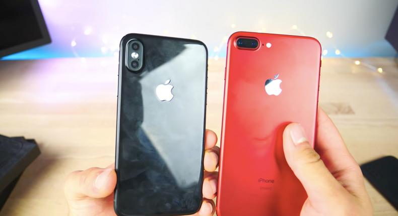 The alleged iPhone 8 dummy compared to an iPhone 7 Plus.