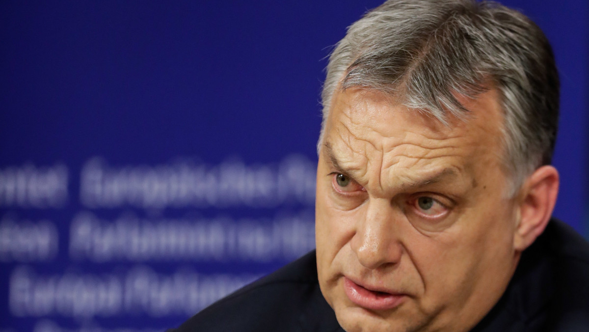 Rządzący na Węgrzech Fidesz sam jednostronnie zawiesił korzystanie ze swych praw w Europejskiej Partii Ludowej (EPL) - oświadczył premier Węgier Viktor Orban na konferencji prasowej w Brukseli.