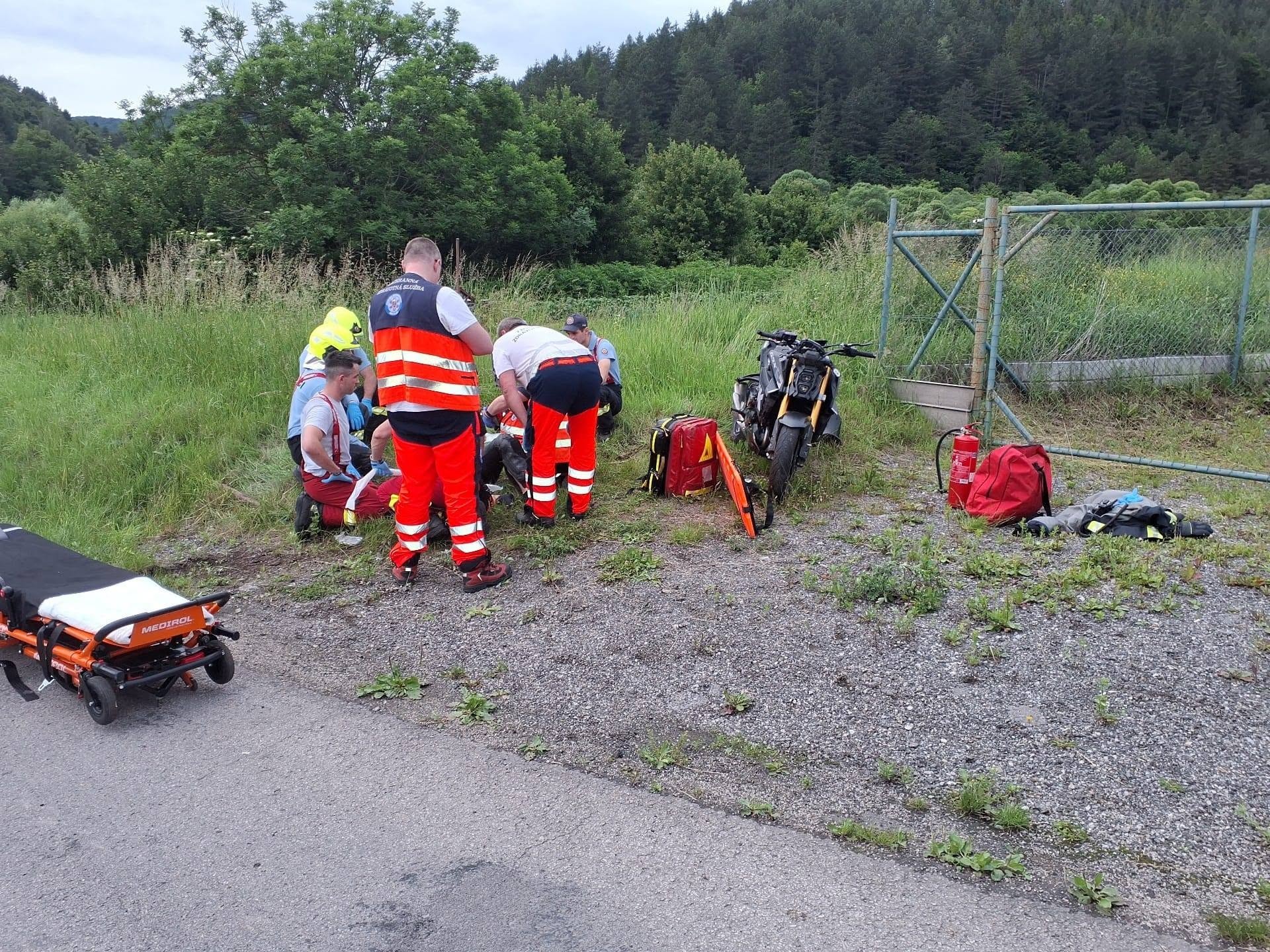 Ohlásená dopravná nehoda motorky v obci Belá.