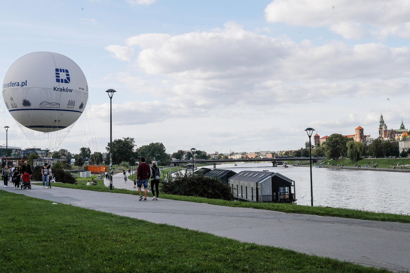 Balon widokowy stanął na bulwarach w Krakowie