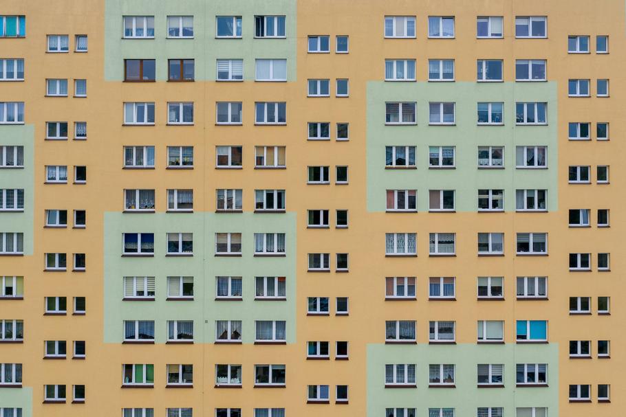 Polacy chcą mieszkać w coraz droższych mieszkaniach. Rośnie wartość wnioskowanych kredytów hipotecznych