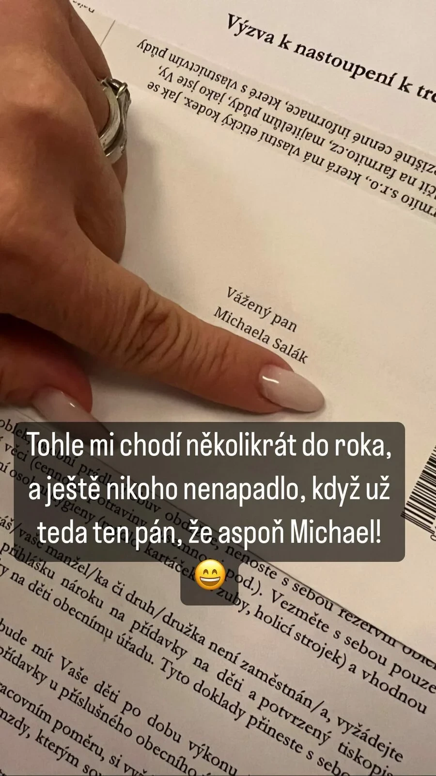 Manželka hokejového brankára Alexandra Saláka dostala list, že má nastúpiť na výkon trestu. 