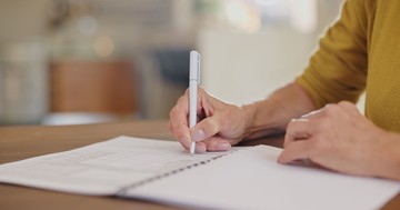 Figyelje a kézírását – Parkinson-kórt is jelezhet, ha ezt tapasztalja!