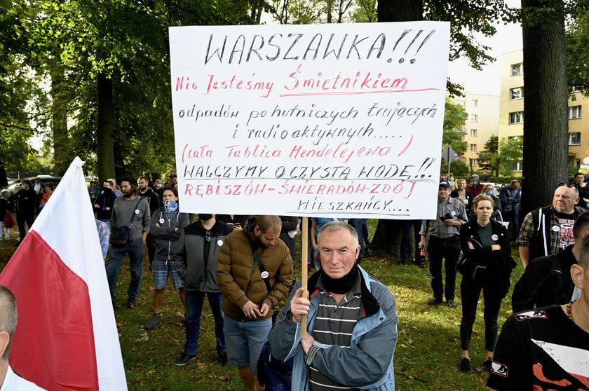 Protest przeciwko niemieckim śmieciom