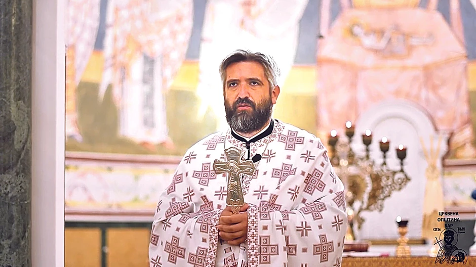 "Nakon litija u nedelju mi, barski sveštenici, pozvani smo na informativni razgovor i svi smo dali izjavu, a potom smo pušteni. Protiv mene je već podignuta krivična prijava za litiju na Svetog Jovana Vladimira"