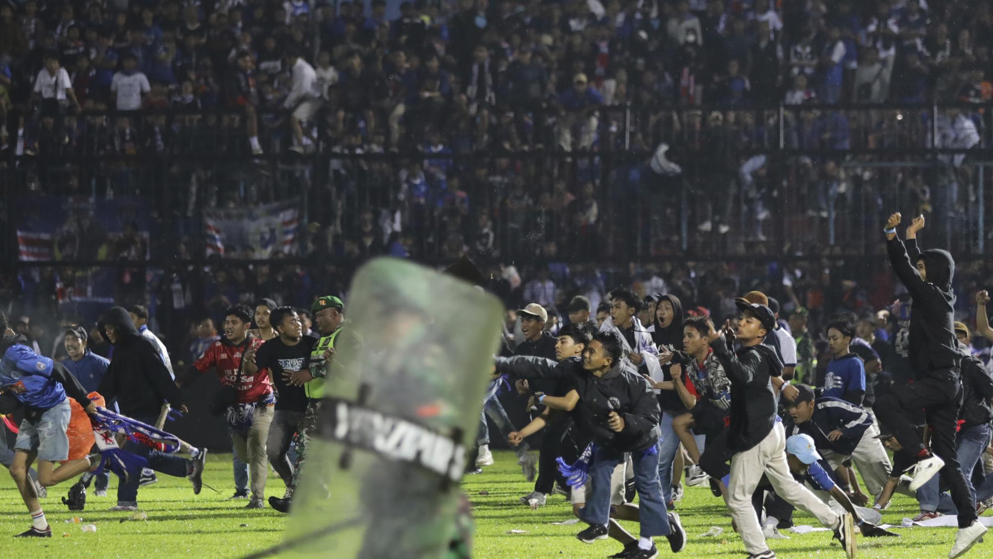 Po tragédii na futbalovom zápase v Indonézii vyvodili prvé dôsledky.  Skončil šéf polície