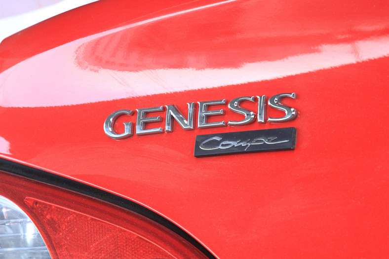 Hyundai Genesis Coupe: czerwony palacz gumy