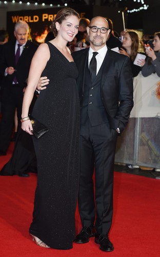 Stanley Tucci z żoną Felicity Blunt na premierze filmu 'Igrzyska śmierci: Kosogłos. Część 1'