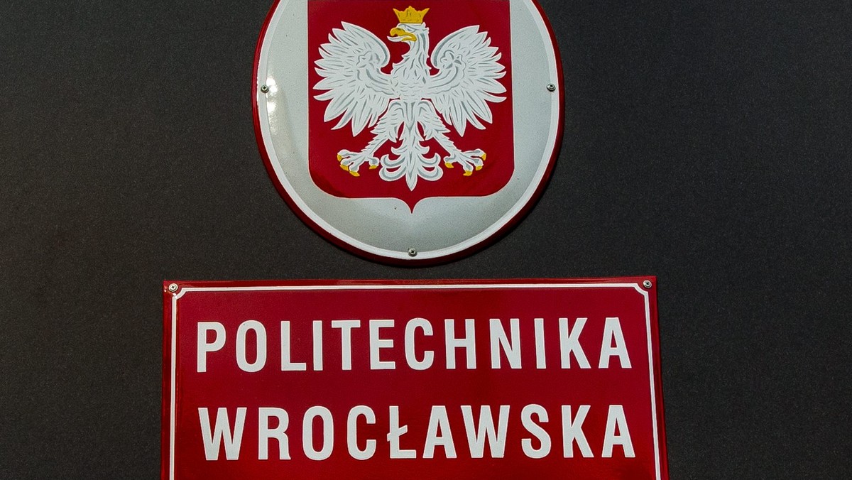 Rektor Politechniki Wrocławskiej prof. Cezary Madryas otrzymał tytuł doktora honoris causa Uniwersytetu Ton Duc Thang (TDTU) w Ho Chi Minh w Wietnamie. Polski naukowiec został doceniony m.in. za rozwój współpracy obu uczelni.