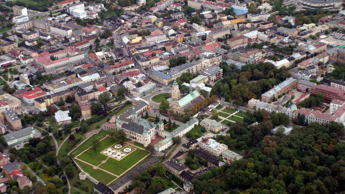 Miejski Zarząd Dróg w Kielcach poinformował, że w związku odbywającym się w Kielcach festiwalem "Europeada" zostaną wprowadzone zmiany w organizacji ruchu. Kierowców czekają poważne utrudnienia.