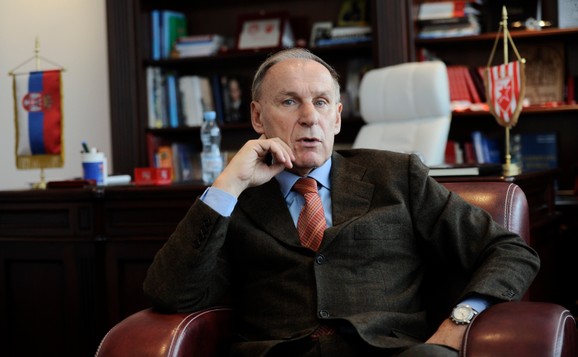 Dragan Džajić u svojoj kancelariji na stadionu Crvene zvezde